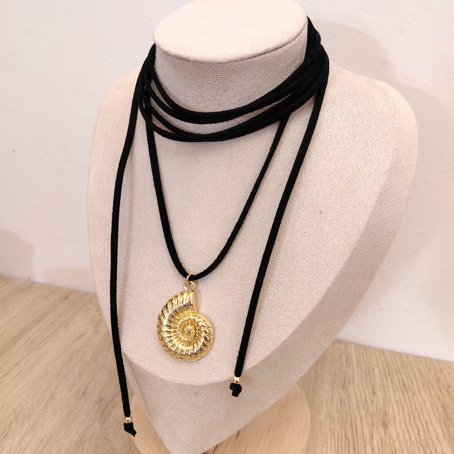 COLLAR